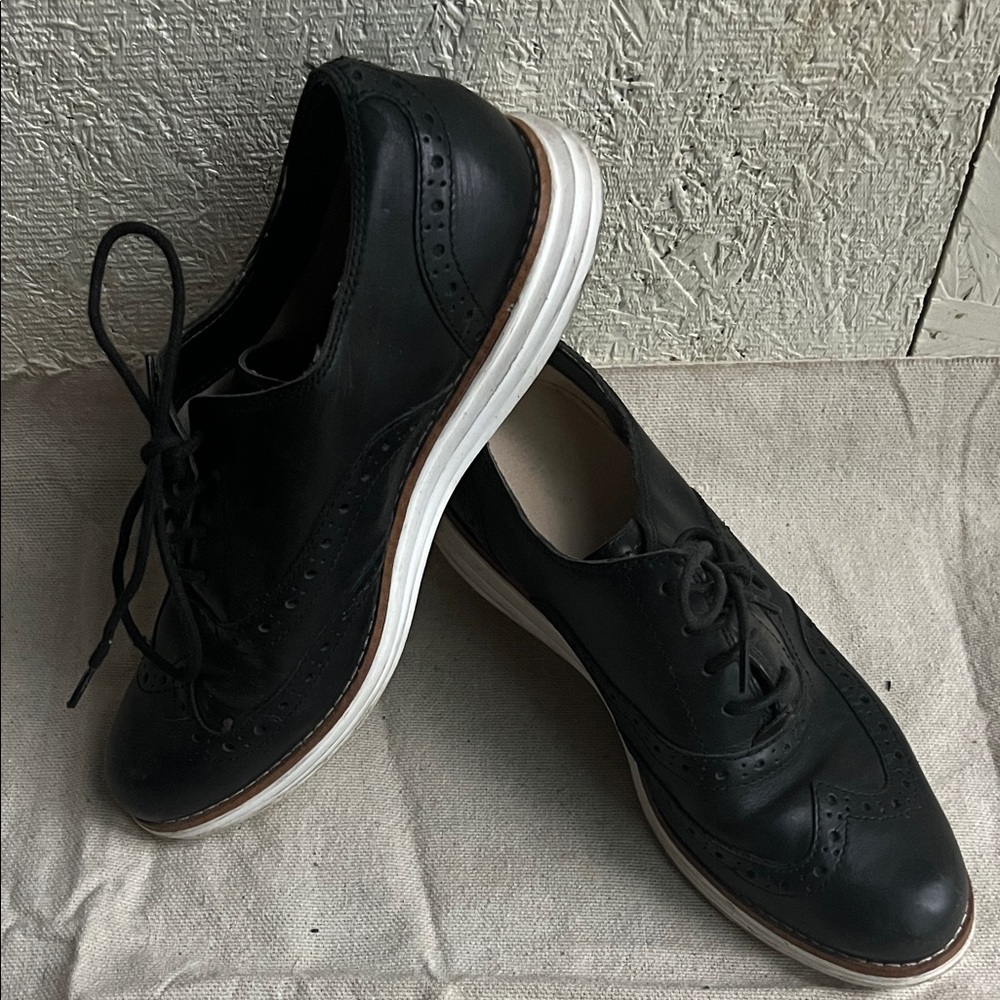 Cole Haan Black leather Wingtip Lace-Up Shoes